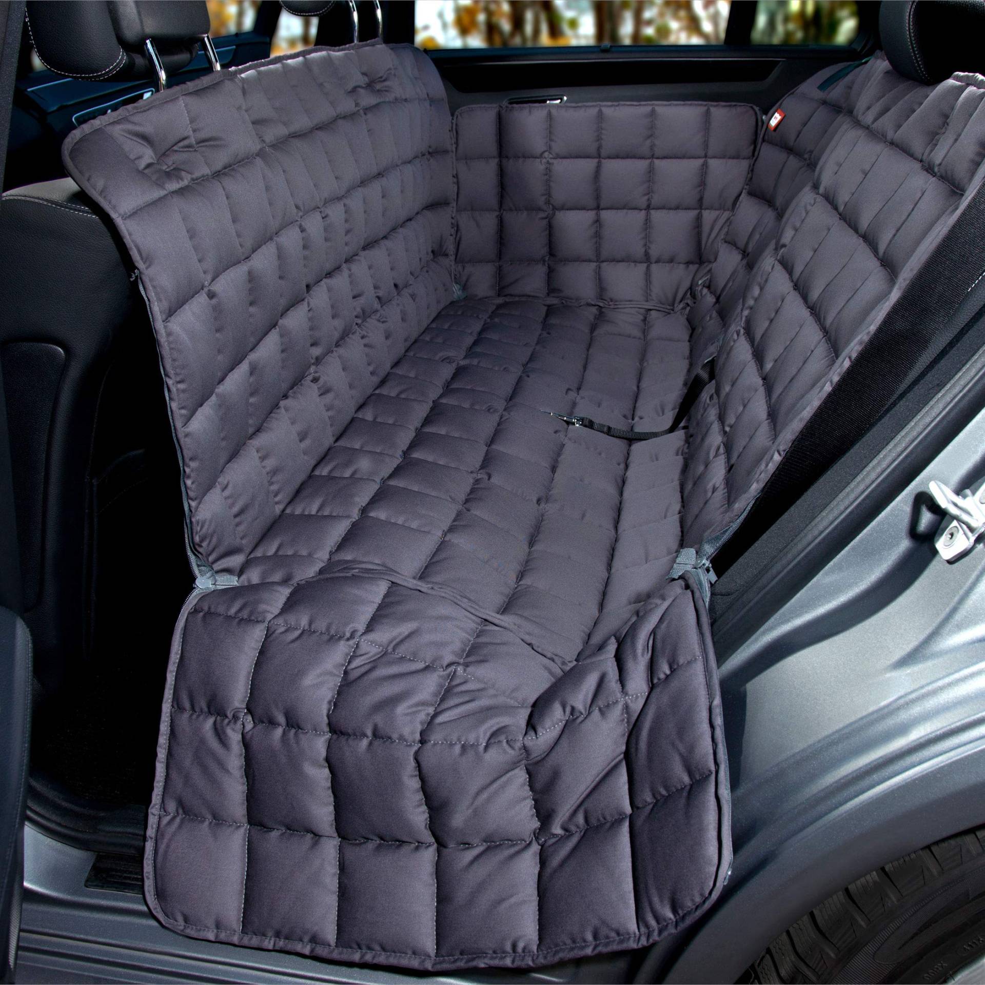 Doctor Bark Hunde 3-Sitz-Autoschondecke für die Rücksitzbank, All-Side Schutz mit Reißverschluss für alle PKWs und SUVs, M in Grau Doctor Bark Hunde 3-Sitz-Autoschondecke für die Rücksitzbank, All-Side Schutz mit Reißverschluss für alle PKWs und SUVs, M in Grau von Doctor Bark