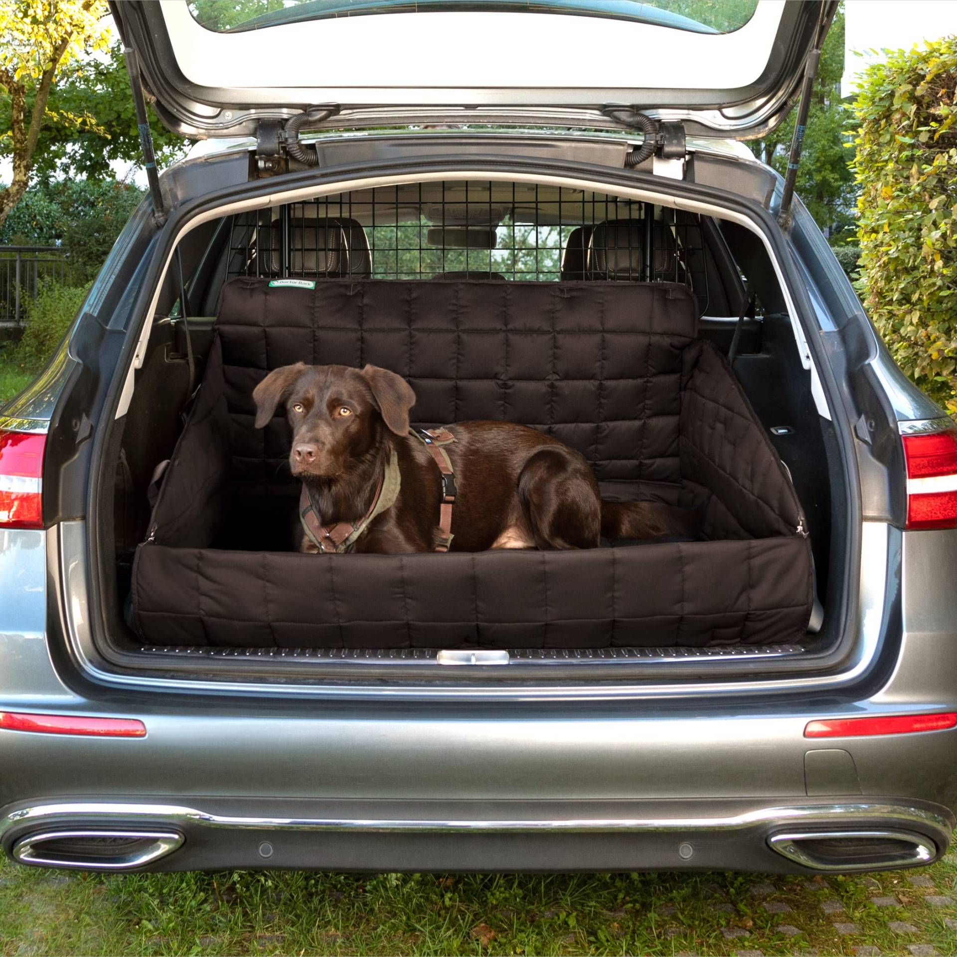 Doctor Bark Kofferraumschutz-Decke mit Ladekantenschutz, dick gepolstert, waschbar bei 95°C, mit Seitenschutz gegen Kratzer und Haare, für SUV, Van, PKW (Gr. L - 100x100 cm/Braun) von Doctor Bark