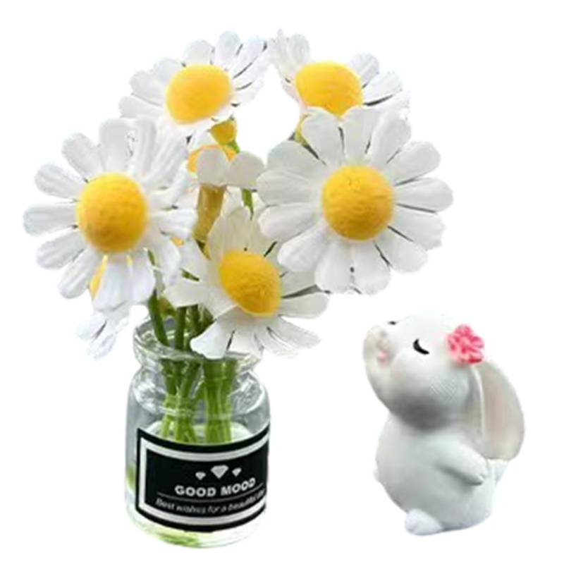 1 Set Auto-Armaturenbrett-Dekorationen. Mini-Gänseblümchen in einer Vase. Armaturenbrett-Dekorationen mit einem kleinen Häschen, das an einem Gänseblümchen riecht. Niedliche Auto-Dekoration für d von Dorccsi