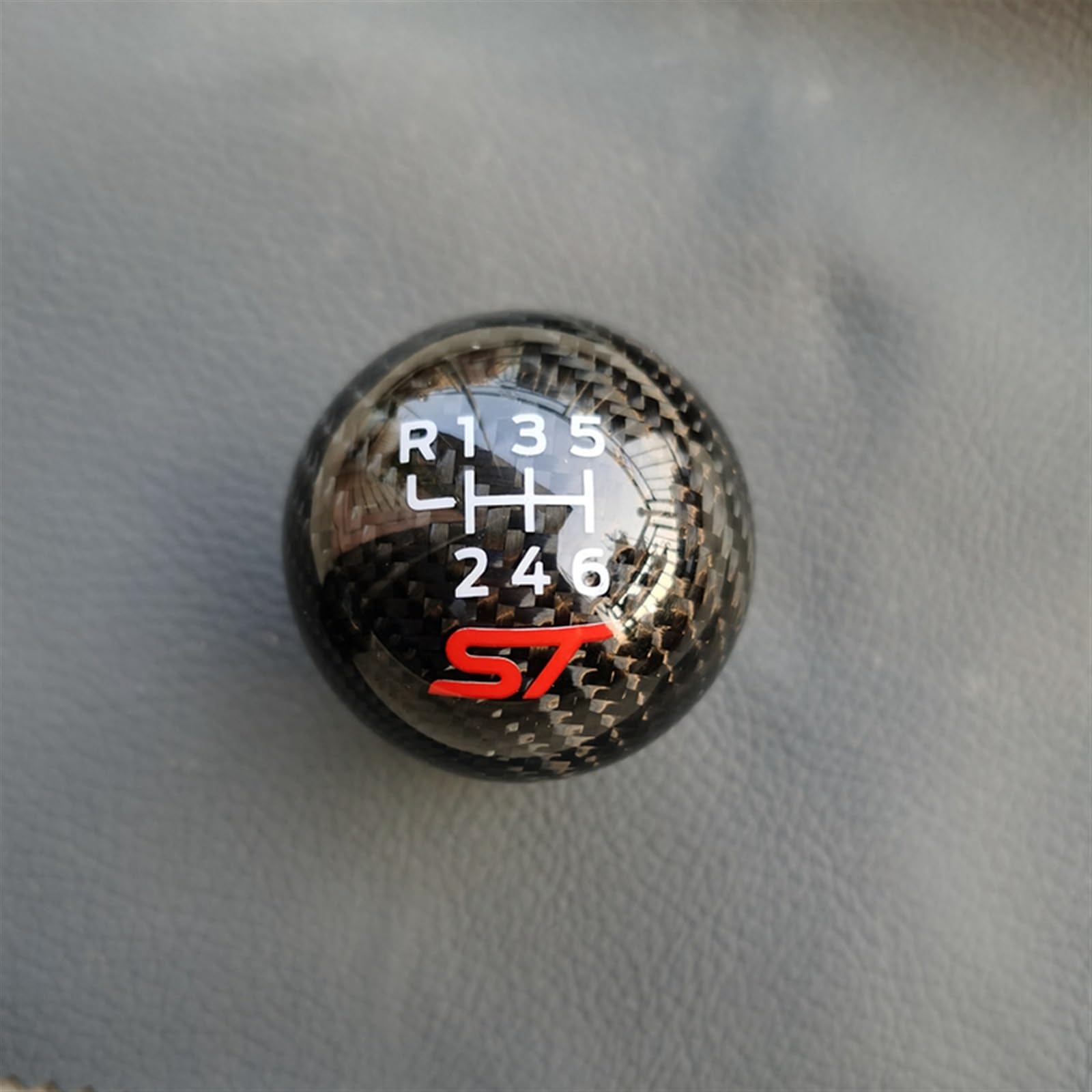 ELEONORE 6-Gang-Schaltknauf für Ford Focus Fiesta RS ST Auto-Handball-Schalthebel aus Kohlefaser-Aluminiumlegierung (Farbe: Carbon Fibre ST) von ELEONORE
