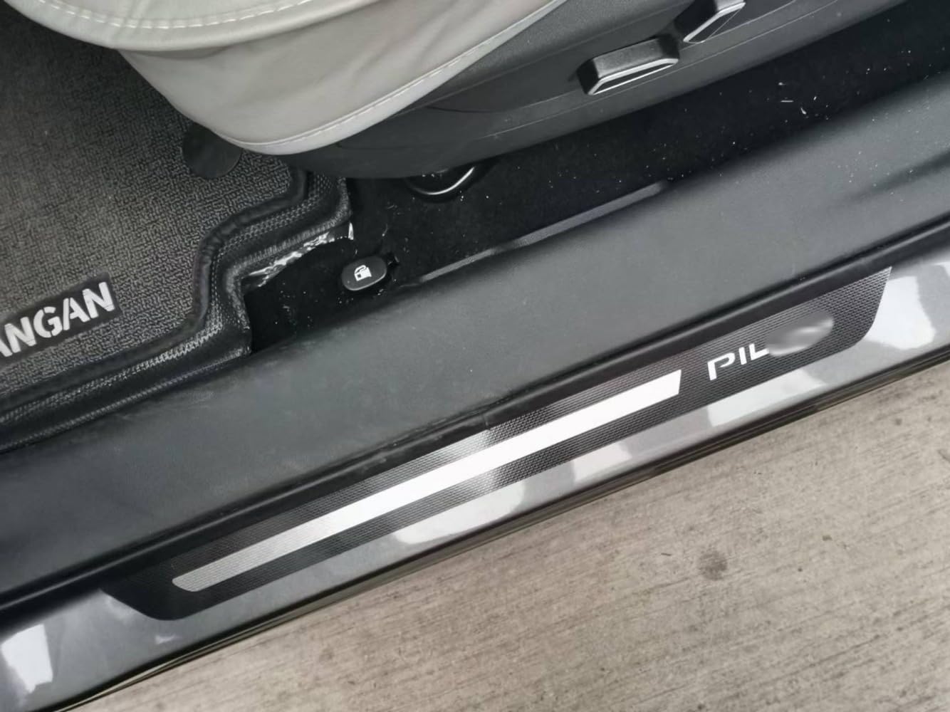 ENFILY 4 Stück Edelstahl Auto Einstiegsleisten Schutz Zubehör für Pilotenschwelle Anti-Verschleiß Zierstreifen Abriebschutz Pedalabdeckung (Pearl Black) von ENFILY
