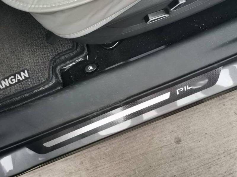 ENFILY 4 Stück Edelstahl Auto Einstiegsleisten Schutz Zubehör für Pilotenschwelle Anti-Verschleiß Zierstreifen Abriebschutz Pedalabdeckung (Pearl Black) von ENFILY