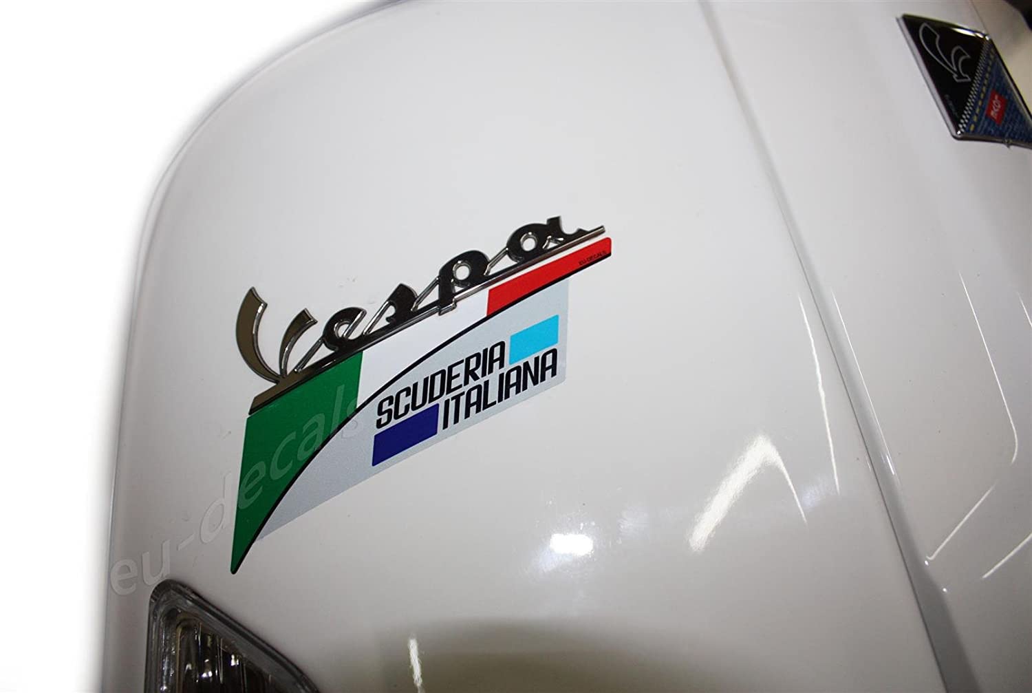 Vespa-Logo-Abzeichen Erweiterung italienische Flagge Scuderia Italiana Aufkleber GTS GTV LX S Aufkleber laminiert Bild auf Vespa von EU-Decals - MioVespa Collection