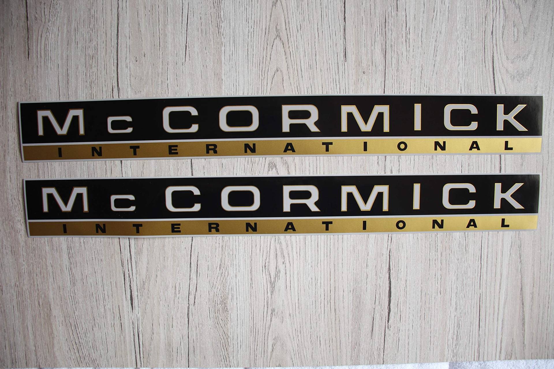 2x IHC MC CORMICK Aufkleber Gold Traktor Emblem Sticker Label Set 2x IHC MC CORMICK Aufkleber Gold Traktor Emblem Sticker Label Set von Eil Bulldog Versand