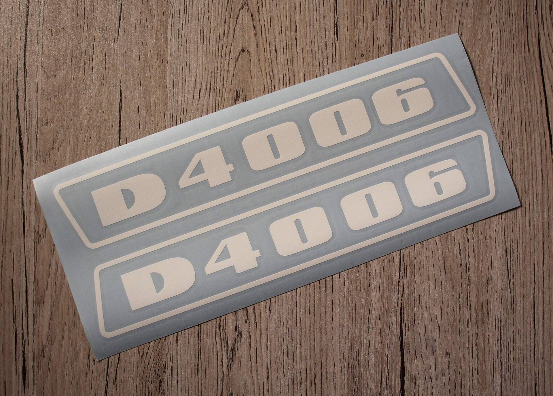 Deutz Aufkleber für Traktor D4006 Logo Emblem Sticker Label weiß (bis 1974) von Eil Bulldog Versand