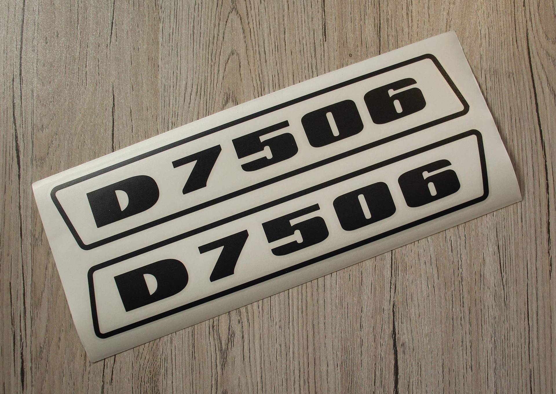 Deutz Aufkleber für Traktor D7506 Logo Emblem Sticker Label schwarz (bis 1974) von Eil Bulldog Versand