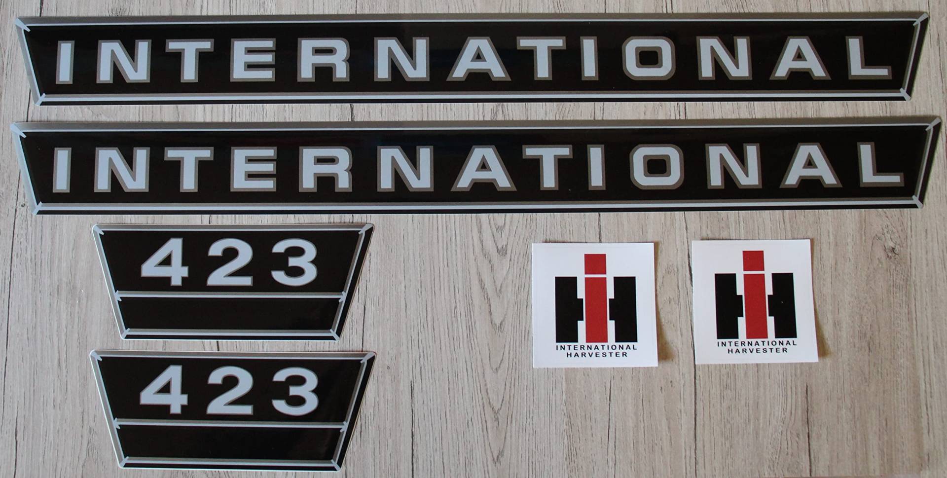 IHC/Mc Cormick Aufkleber international 423 Silber Logo Emblem Sticker Label Set groß von Eil Bulldog Versand