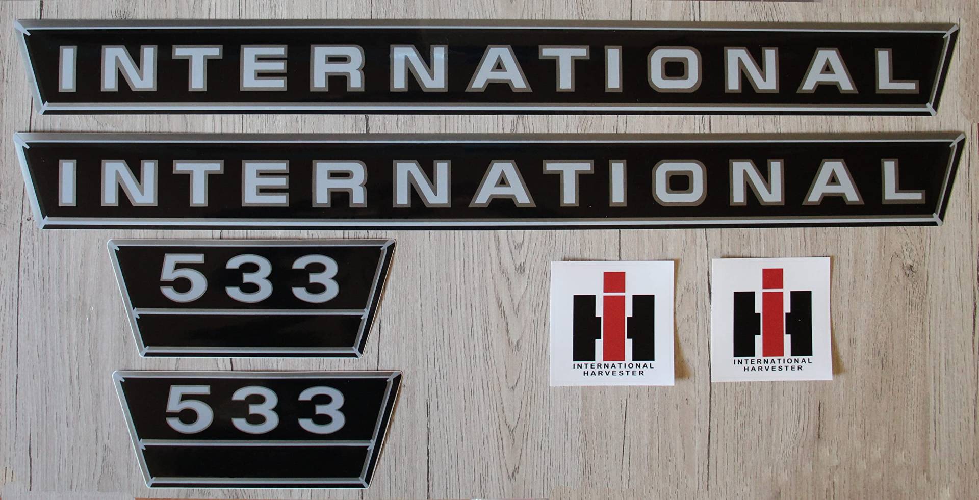 IHC/Mc Cormick Aufkleber international 533 Silber Logo Emblem Sticker Label Set groß von Eil Bulldog Versand
