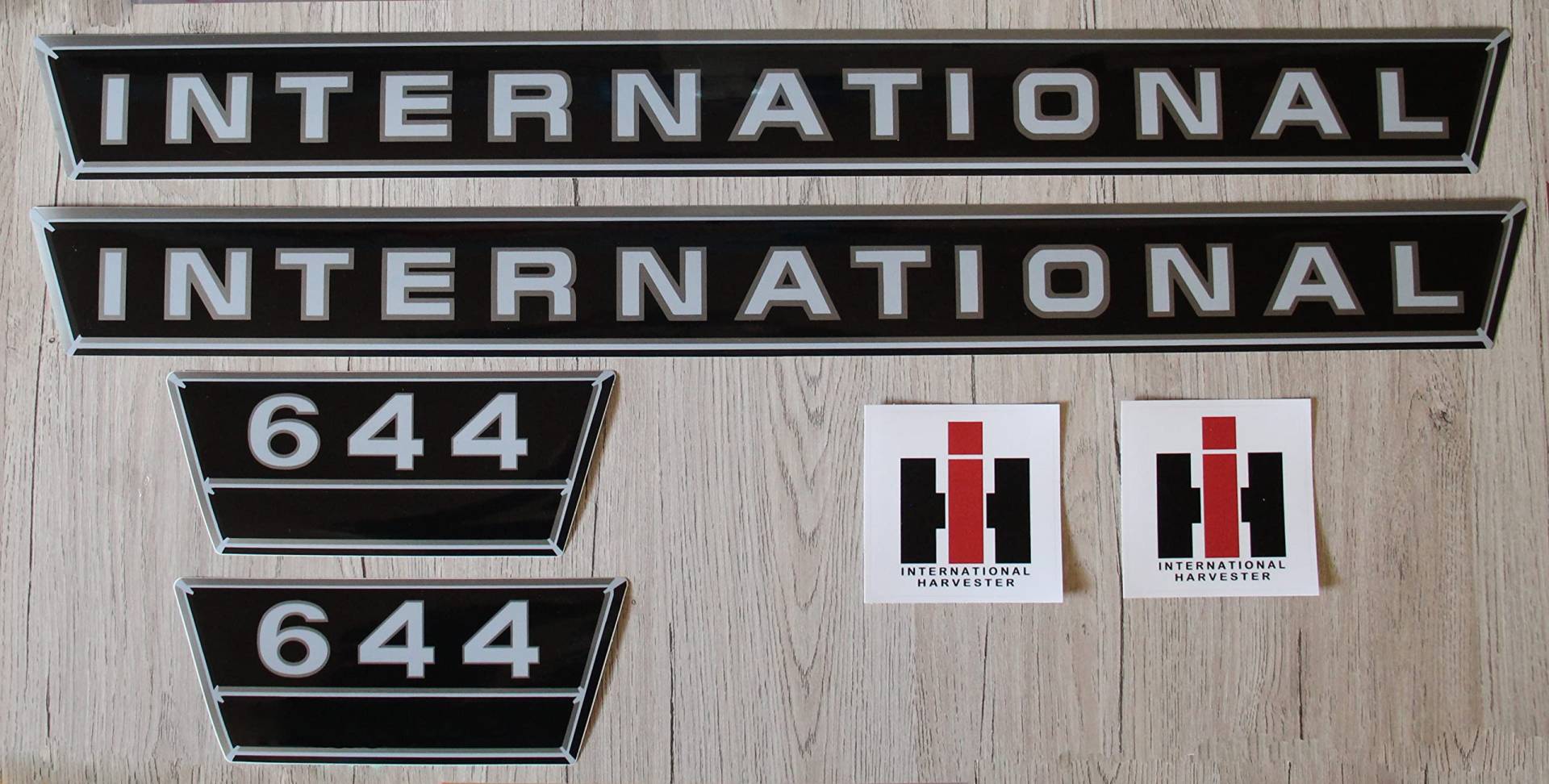 IHC/Mc Cormick Aufkleber international 644 Silber Logo Emblem Sticker Label Set groß von Eil Bulldog Versand