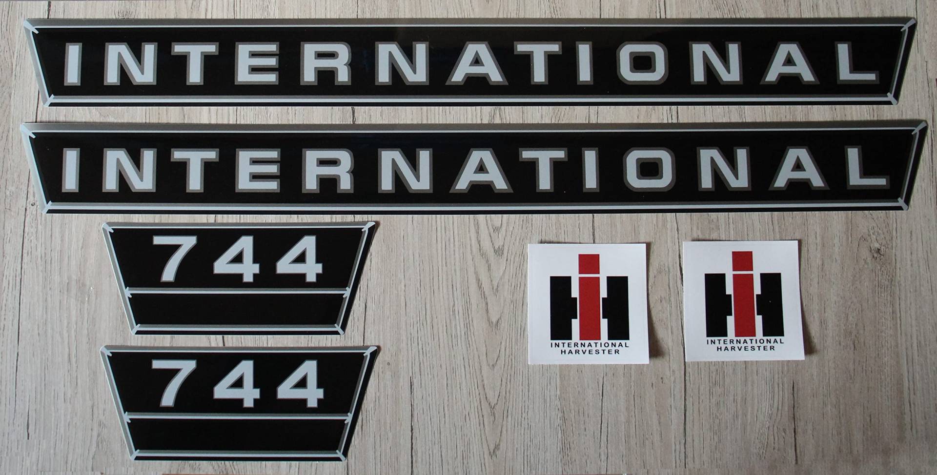 IHC/Mc Cormick Aufkleber international 744 Silber Logo Emblem Sticker Label Set groß IHC/Mc Cormick Aufkleber international 744 Silber Logo Emblem Sticker Label Set groß von Eil Bulldog Versand