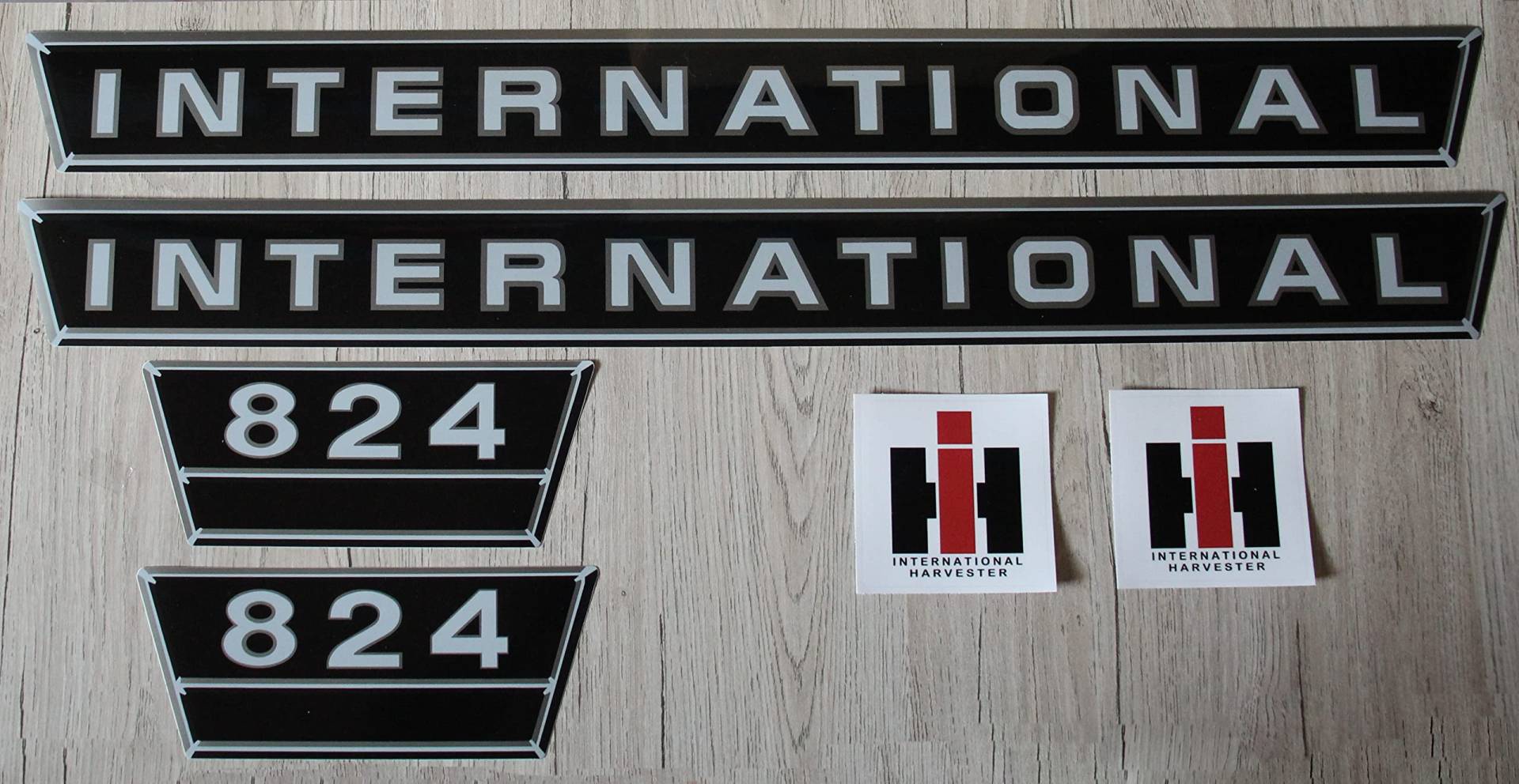 IHC/Mc Cormick Aufkleber international 824 Silber Logo Emblem Sticker Label Set groß IHC/Mc Cormick Aufkleber international 824 Silber Logo Emblem Sticker Label Set groß von Eil Bulldog Versand