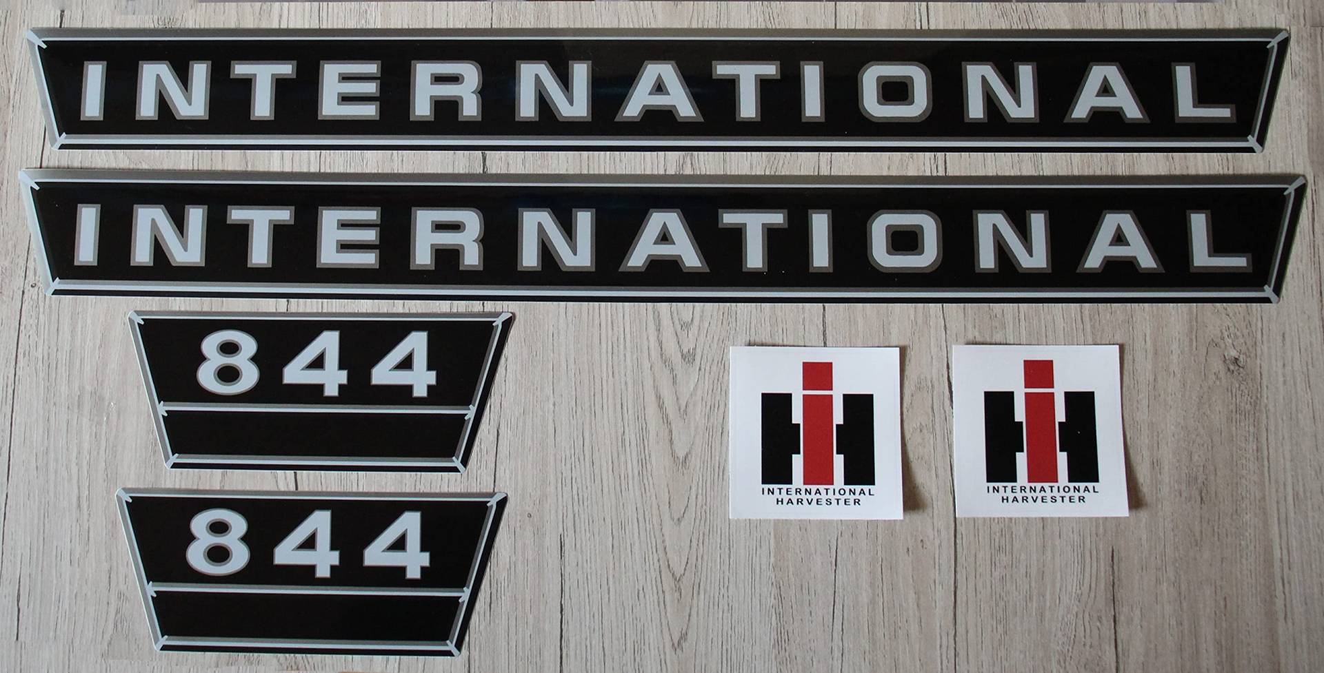 IHC/Mc Cormick Aufkleber international 844 Silber Logo Emblem Sticker Label Set groß von Eil Bulldog Versand