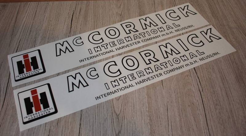 IHC MC CORMICK 2 Aufkleber für Traktor Logo Emblem Sticker Label von Eil Bulldog Versand