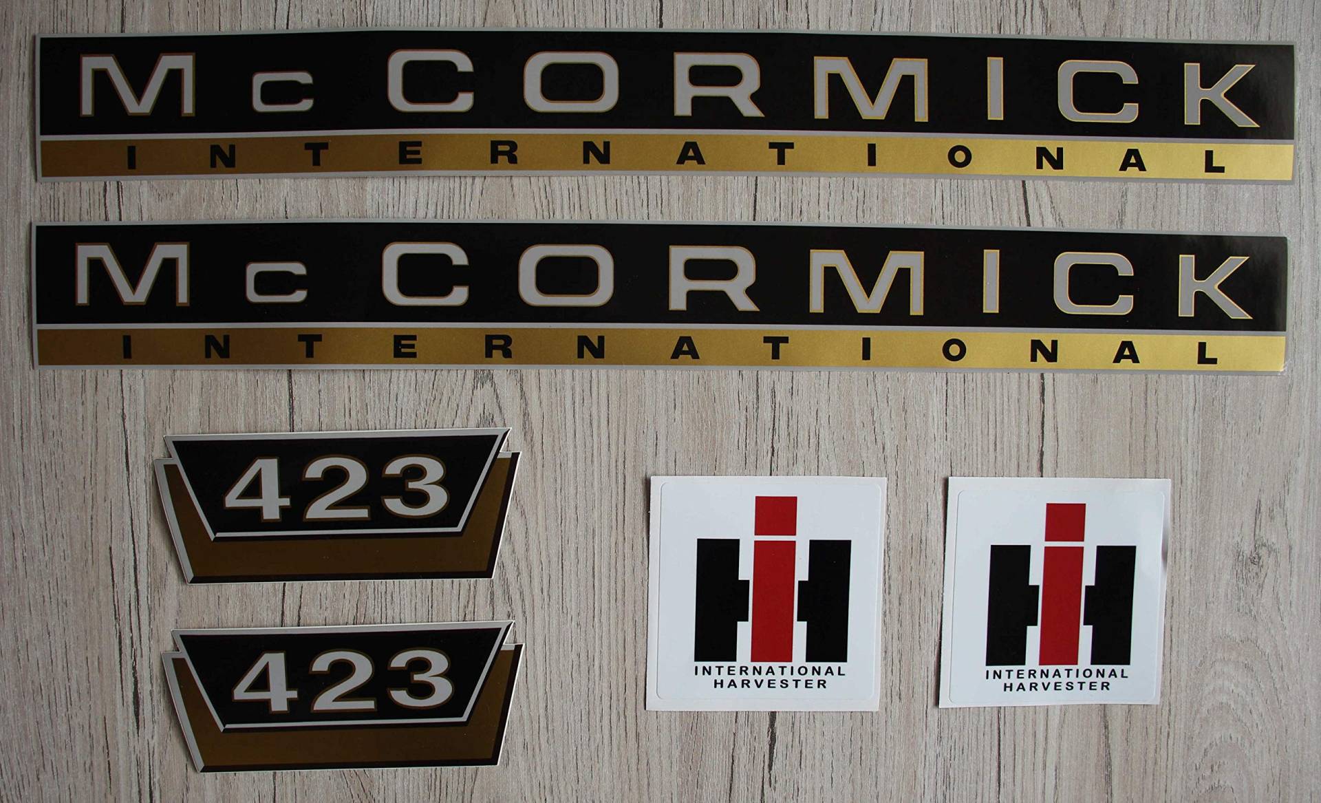 IHC MC CORMICK Aufkleber 423 Gold Traktor Emblem Sticker Label Set kurz von Eil Bulldog Versand
