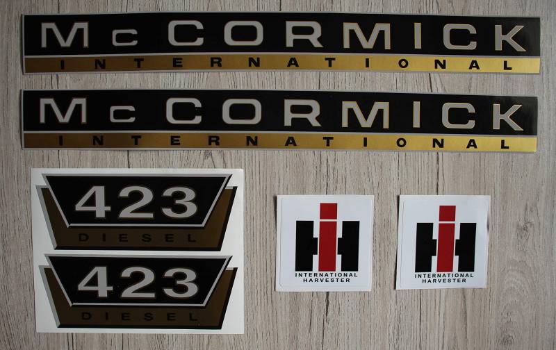 IHC MC CORMICK Aufkleber 423 Gold Traktor Emblem Sticker Label Set von Eil Bulldog Versand