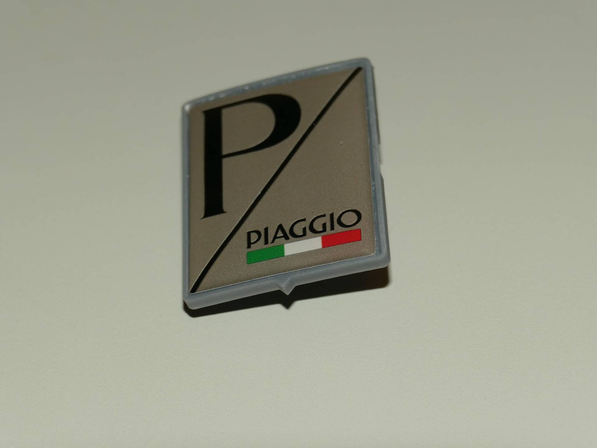 Vespa Piaggio Emblem Kaskade 3D-Aufkleber-Gel GT GTS GTV LX LXV S Logo VE-496 von Embleme