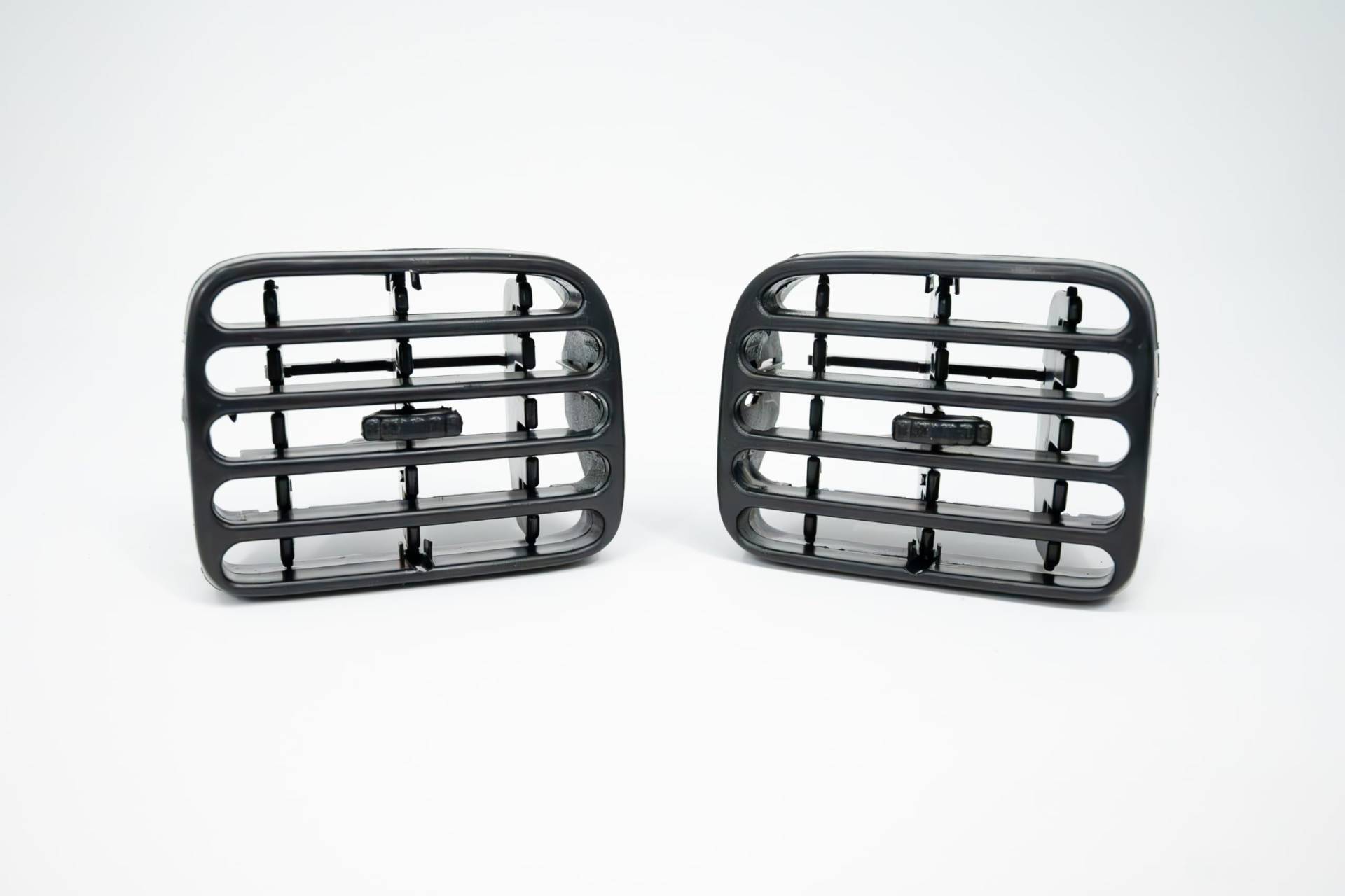 Finao Autoparts® – 2 schwarze Lüftungsgitter für Armaturenbrett für Clio II von FINAO AUTOPARTS