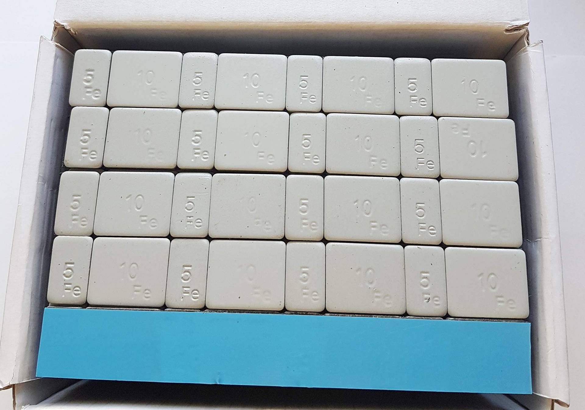 100 Riegel Stahl-Klebegewichte Kleberiegel à 60g (4x5g + 4x10g) auf blauem Band von Felgenfactory