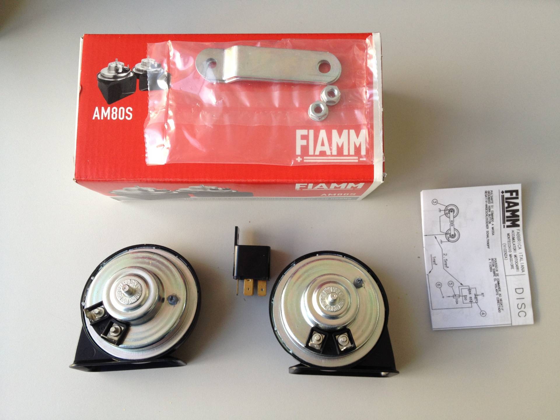 2 Hupen Fiamm AM80S 12 V für Auto und Motorrad + Relais von Fiamm