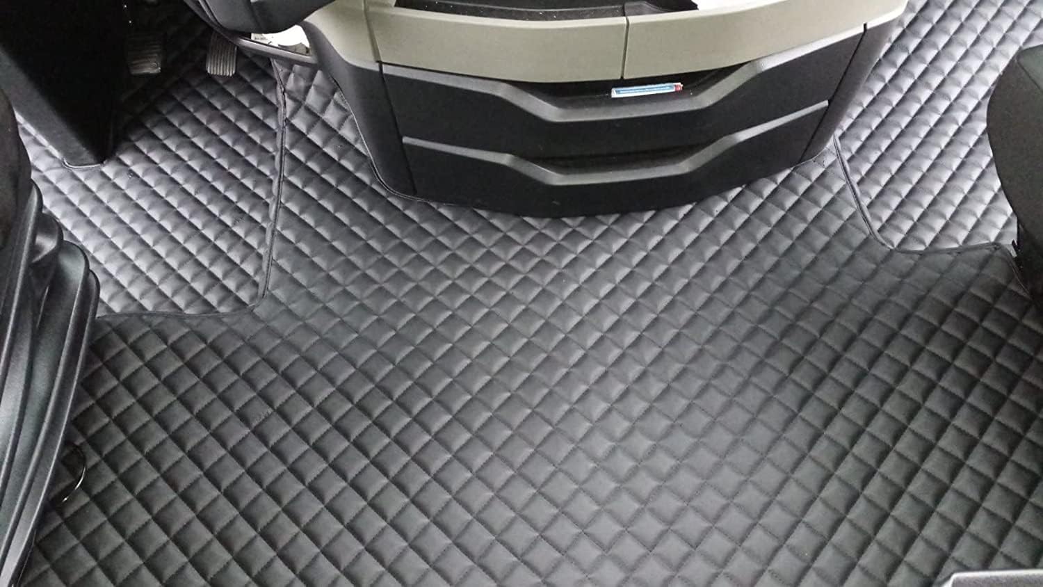 LKW Fußmatten Passend Für TGX 2021 + Schwarz LUX Zubehor Fußmatten Innenausstattung Automatische Getriebe Schwarz Öko-Leder von Generic