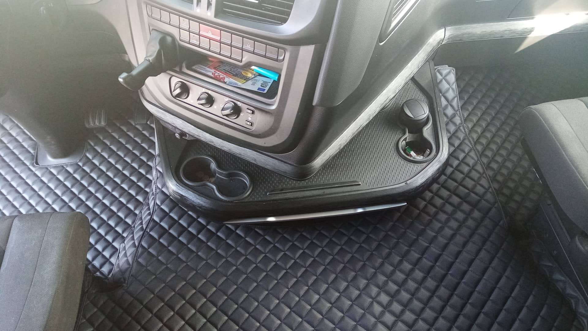 LKW-Fußmatten für Linkslenker, passend für Iveco S-Way schwarzes Eco-Leder LKW-Fußmatten für Linkslenker, passend für Iveco S-Way schwarzes Eco-Leder von Generic
