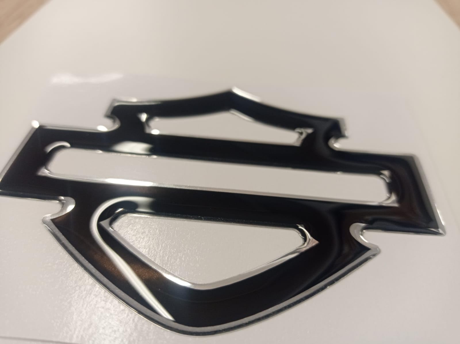Emblem-Aufkleber, kompatibel mit Harley Davidson, 3D-Effekt, Kunstharz, für Tank oder Helm, Schwarz / Chrom von Generico