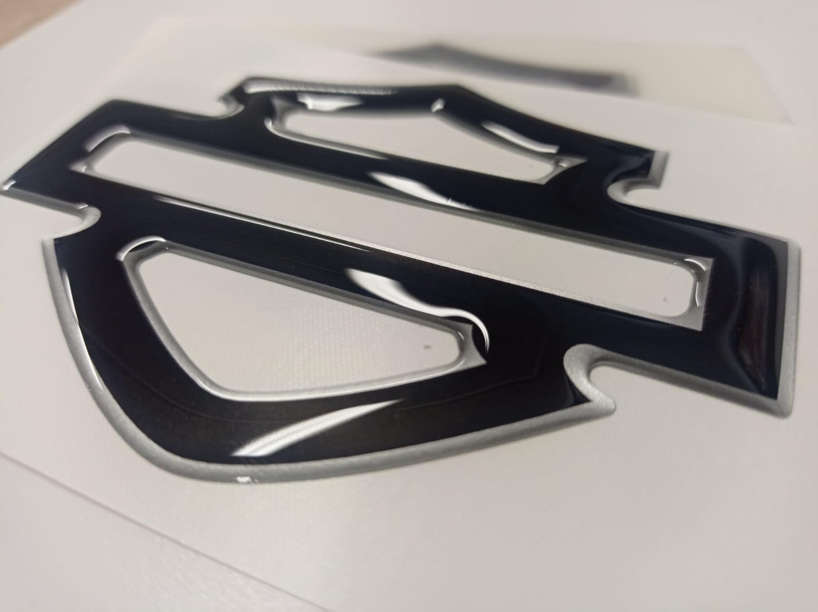 Emblem-Aufkleber, kompatibel mit Harley Davidson, 3D-Effekt, harzbeschichtet, für Tank oder Helm, Schwarz/Silber) von Generico
