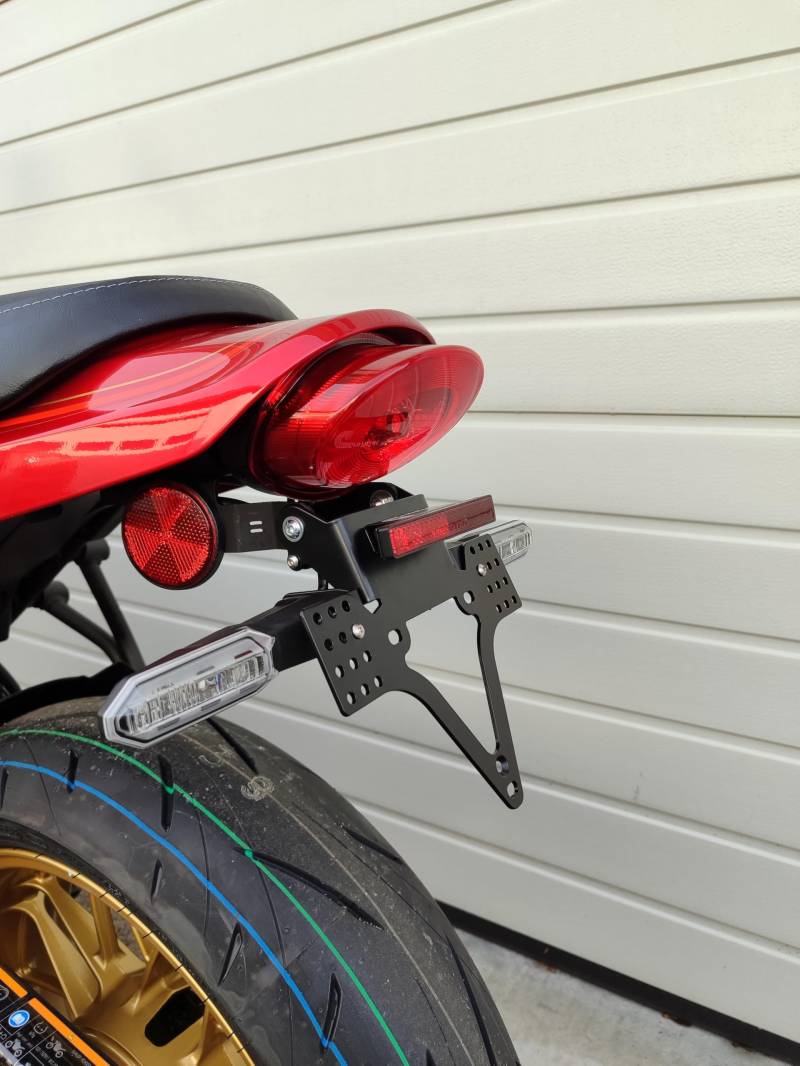 kurzer Kennzeichenhalter GroFaTec EVO-Set kompatibel mit Kawasaki Z650RS Kennzeichenträger z 650 rsTail Tidy Heckumbau für original Blinker von GroFaTec