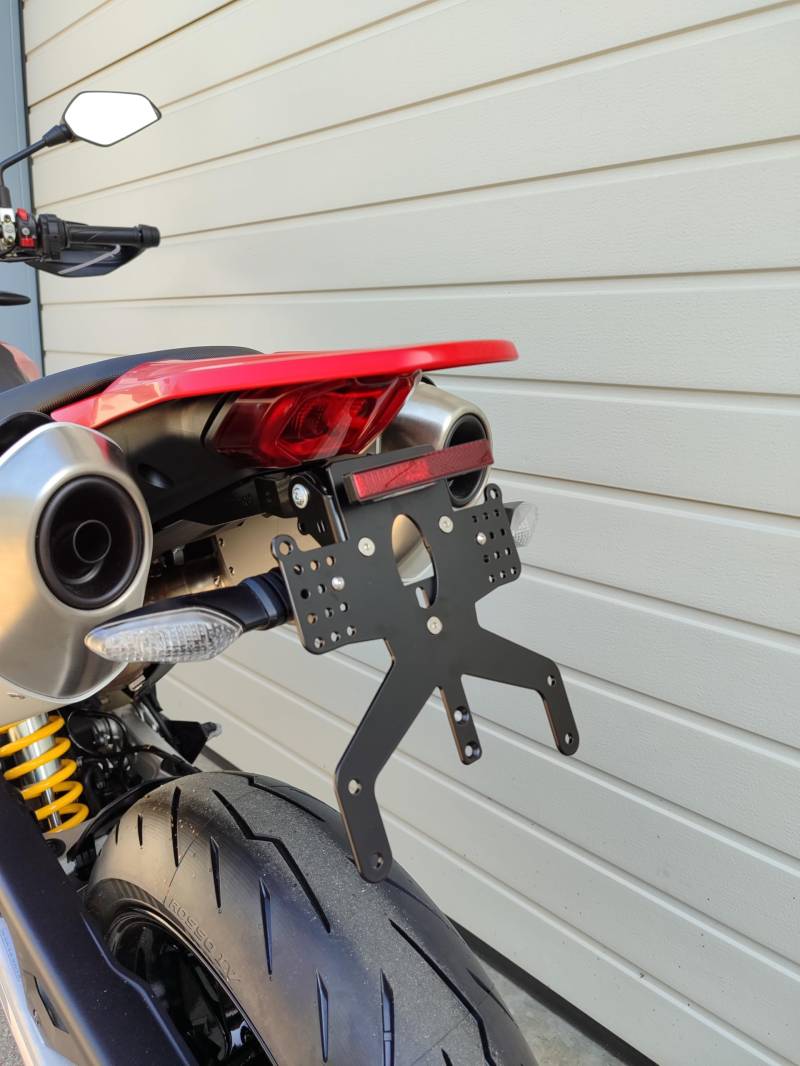 kurzer Kennzeichenhalter für Ducati 698 Hypermotard Mono RVE ab 2024 REVO Short Heckumbau kurzer Kennzeichenträger Nummernschild Halter Supermoto für Ducati original Blinker kurzes Heck Tail Tidy von GroFaTec