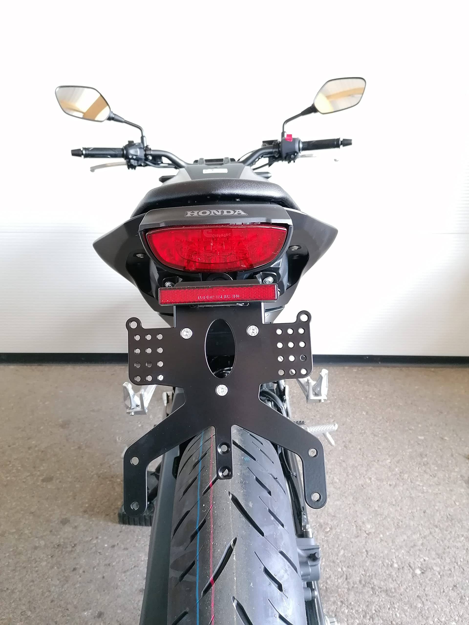 kurzer Kennzeichenhalter für Honda CB125R ab2018 Kennzeichenträger GroFaTec REVO Short CB 125 R Spritzschutz Nummernschild cb125 r Träger Halter kurzes Heck Heckumbau Porta Targa B196 Naked nakedbike von GroFaTec