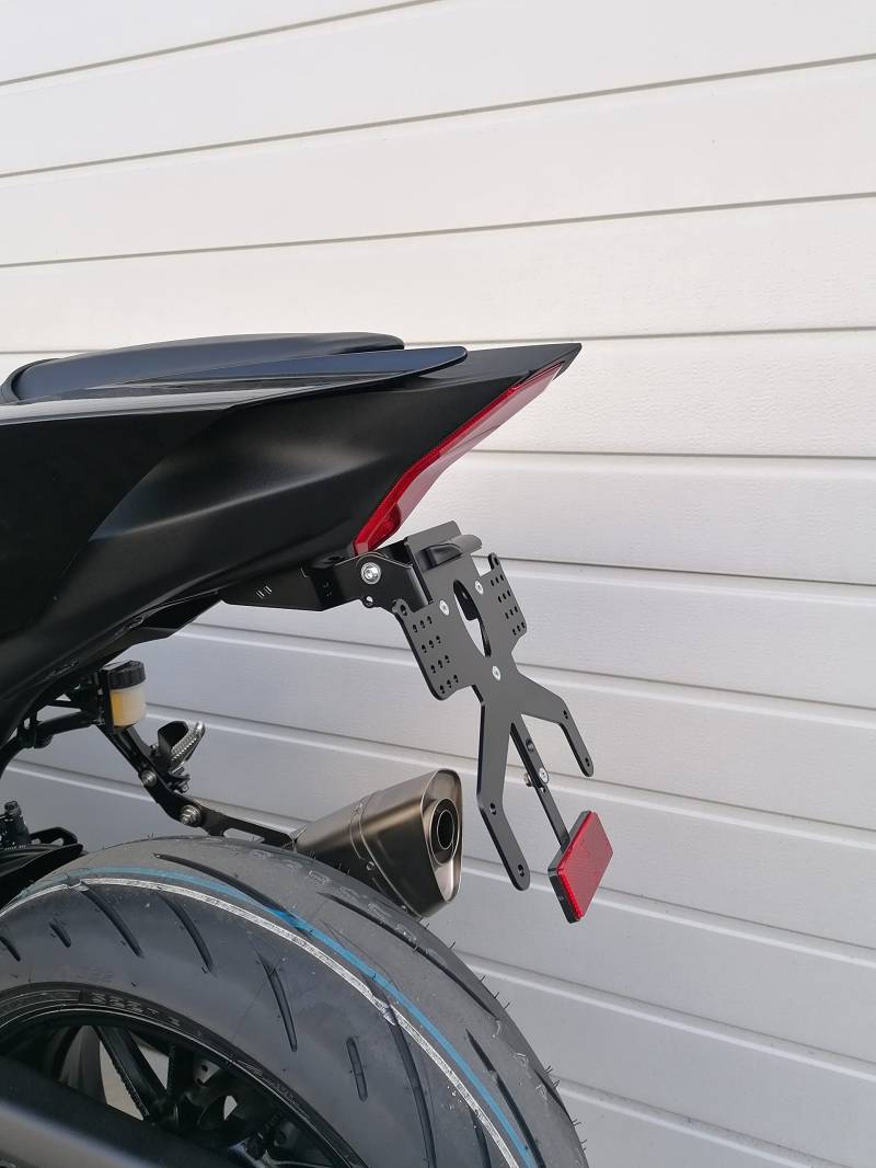 kurzer Kennzeichenhalter für Yamaha R7 ab2022 Kennzeichenträger GroFaTec REVO YZF-R7 Twin Racer yzfr7 Nummernschild Träger Halter kurzes Heck Heckumbau Porta Targa von GroFaTec