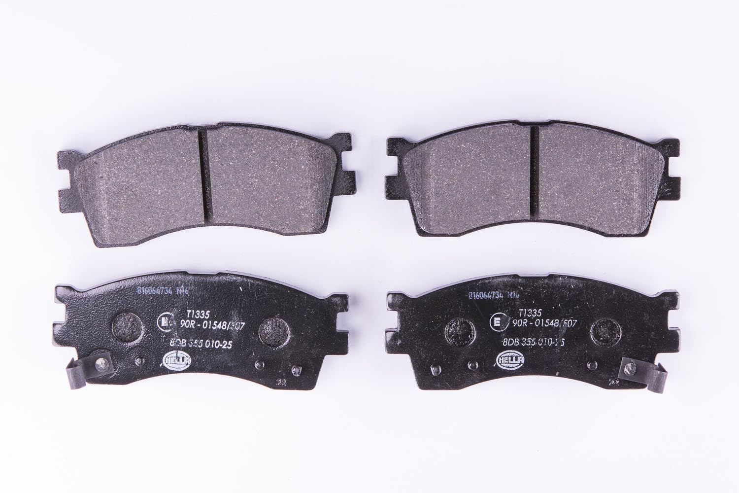 HELLA Bremsbeläge vorne - mit akustischer Verschleißwarnung - vier Bremsbeläge pro Set - T1335 - für u.a. KIA - 8DB 355 010-251 HELLA Bremsbeläge vorne - mit akustischer Verschleißwarnung - vier Bremsbeläge pro Set - T1335 - für u.a. KIA - 8DB 355 010-251 von Hella