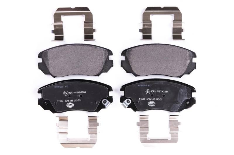HELLA Bremsbeläge vorne - mit akustischer Verschleißwarnung - vier Bremsbeläge pro Set - T1669 - für u.a. BUICK / CHEVROLET / GMC / HOLDEN / OPEL - 8DB 355 013-051 von Hella
