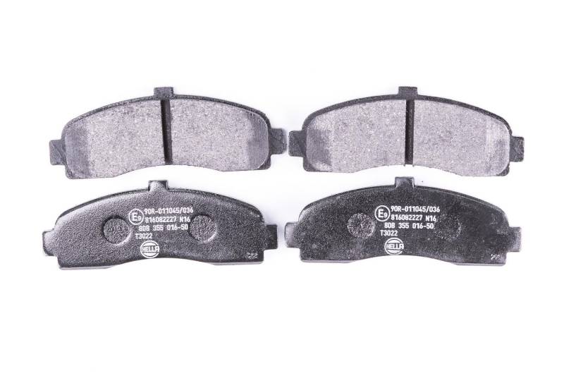 HELLA Bremsbeläge vorne - nicht für Verschleißwarnanzeiger vorbereitet - vier Bremsbeläge pro Set - T3022 - für u.a. NISSAN - 8DB 355 016-501 von Hella
