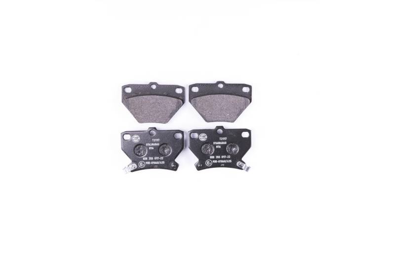HELLA Bremsbeläge hinten - mit akustischer Verschleißwarnung - vier Bremsbeläge pro Set - T3117 - für u.a. TOYOTA - 8DB 355 017-221 von Hella