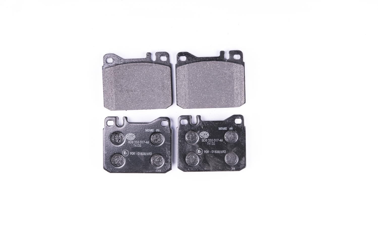 HELLA Bremsbeläge vorne - für Verschleißwarnanzeiger vorbereitet - vier Bremsbeläge pro Set - T4135 - für u.a. MERCEDES-BENZ - 8DB 355 017-461 HELLA Bremsbeläge vorne - für Verschleißwarnanzeiger vorbereitet - vier Bremsbeläge pro Set - T4135 - für u.a. MERCEDES-BENZ - 8DB 355 017-461 von Hella