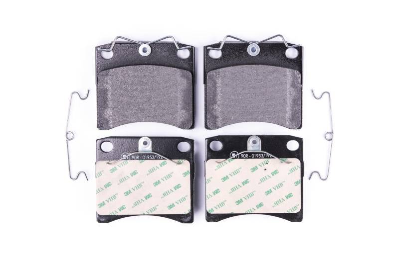 HELLA Bremsbeläge vorne - nicht für Verschleißwarnanzeiger vorbereitet - vier Bremsbeläge pro Set - T5115 - für u.a. VOLKSWAGEN - 8DB 355 018-381 von Hella