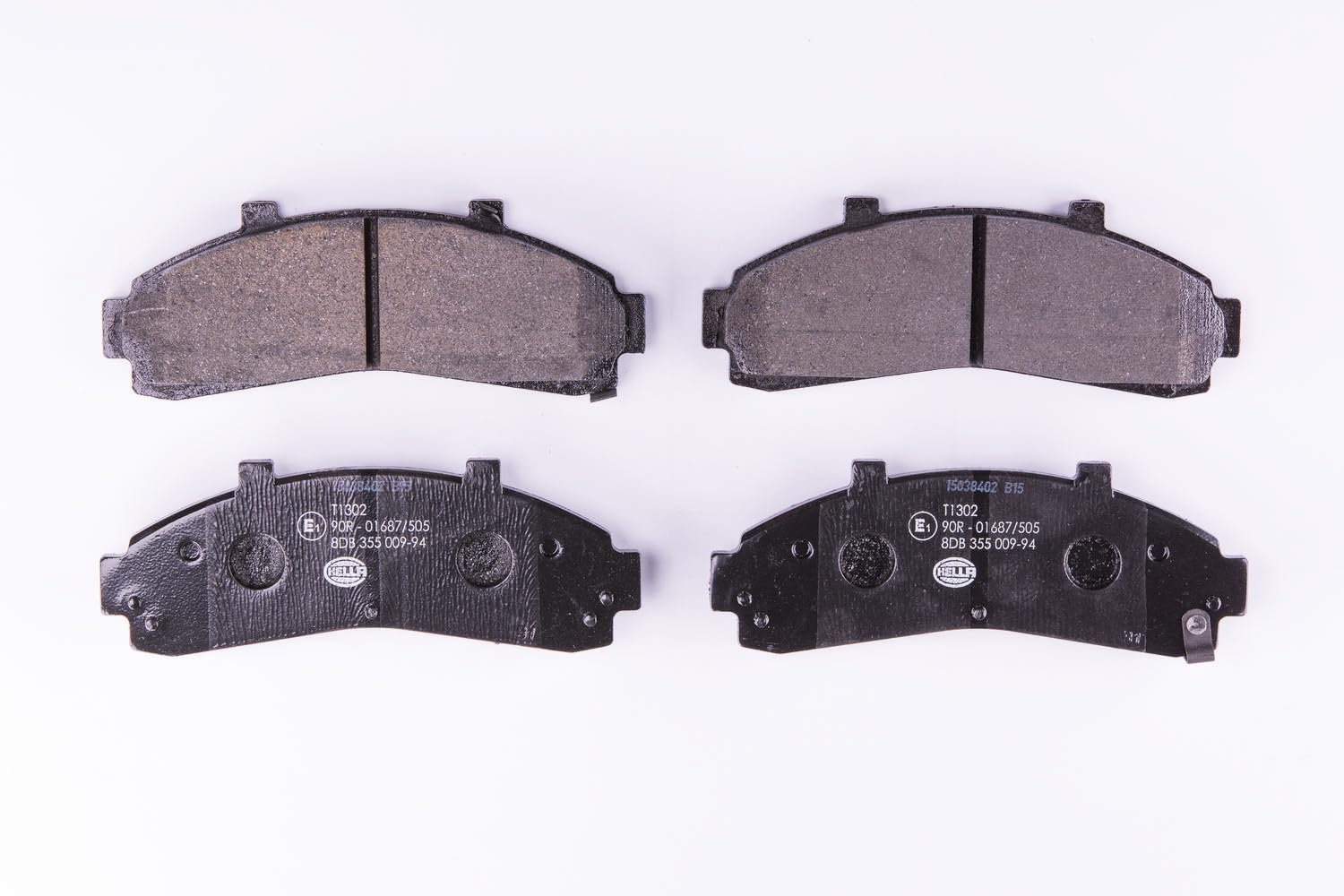 HELLA Bremsbeläge vorne - mit akustischer Verschleißwarnung - vier Bremsbeläge pro Set - T1302 - für u.a. FORD / MAZDA - 8DB 355 009-941 HELLA Bremsbeläge vorne - mit akustischer Verschleißwarnung - vier Bremsbeläge pro Set - T1302 - für u.a. FORD / MAZDA - 8DB 355 009-941 von Hella