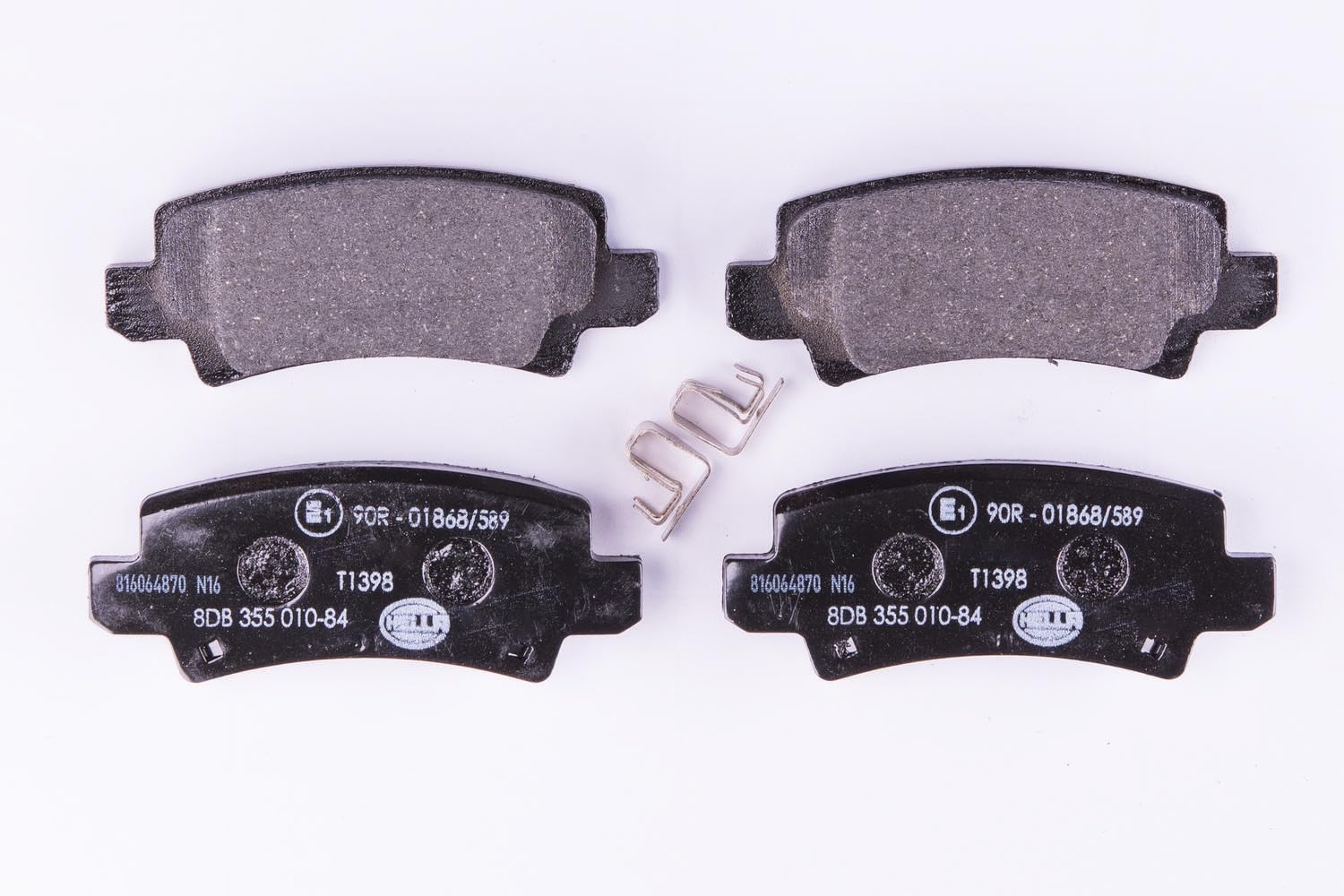 HELLA Bremsbeläge hinten - mit akustischer Verschleißwarnung - vier Bremsbeläge pro Set - T1398 - für u.a. TOYOTA - 8DB 355 010-841 HELLA Bremsbeläge hinten - mit akustischer Verschleißwarnung - vier Bremsbeläge pro Set - T1398 - für u.a. TOYOTA - 8DB 355 010-841 von Hella