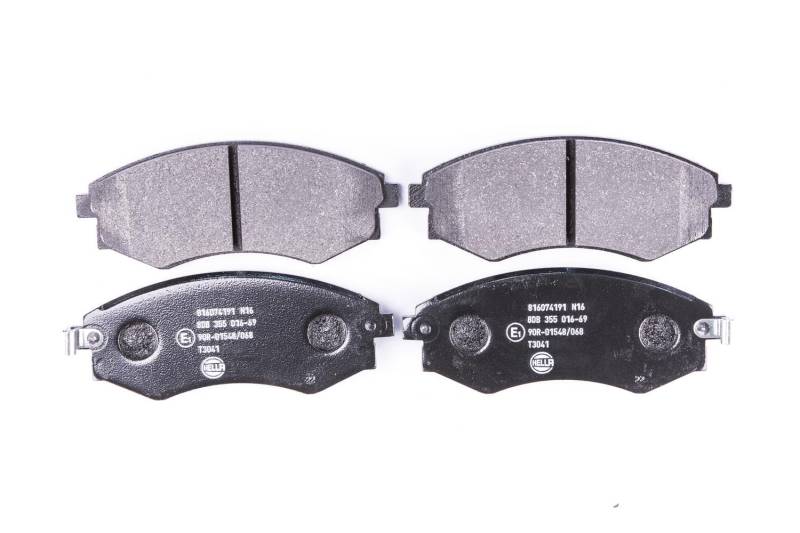 HELLA Bremsbeläge vorne - mit akustischer Verschleißwarnung - vier Bremsbeläge pro Set - T3041 - für u.a. DAEWOO / HYUNDAI / KIA / MITSUBISHI - 8DB 355 016-691 von Hella