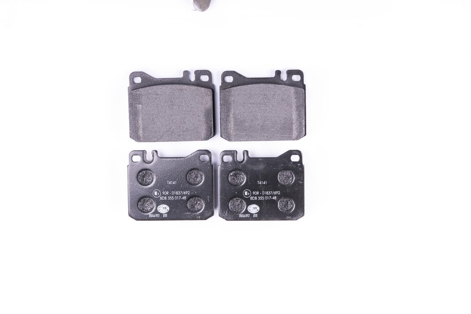 HELLA Bremsbeläge vorne - für Verschleißwarnanzeiger vorbereitet - vier Bremsbeläge pro Set - T4141 - für u.a. VOLKSWAGEN - 8DB 355 017-481 HELLA Bremsbeläge vorne - für Verschleißwarnanzeiger vorbereitet - vier Bremsbeläge pro Set - T4141 - für u.a. VOLKSWAGEN - 8DB 355 017-481 von Hella