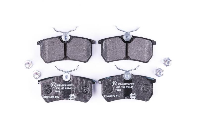 HELLA Bremsbeläge hinten - nicht für Verschleißwarnanzeiger vorbereitet - vier Bremsbeläge pro Set - T5118 - für u.a. FORD - 8DB 355 018-411 von Hella