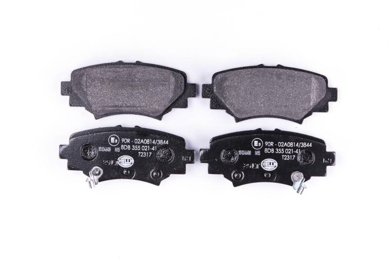 HELLA Bremsbeläge hinten - mit akustischer Verschleißwarnung - vier Bremsbeläge pro Set - T2317 - für u.a. MAZDA - 8DB 355 021-411 von Hella