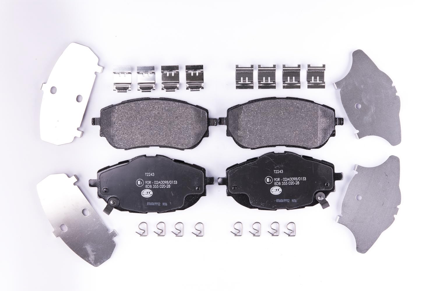 HELLA Bremsbeläge vorne - mit akustischer Verschleißwarnung - vier Bremsbeläge pro Set - T2243 - für u.a. TOYOTA - 8DB 355 020-281 HELLA Bremsbeläge vorne - mit akustischer Verschleißwarnung - vier Bremsbeläge pro Set - T2243 - für u.a. TOYOTA - 8DB 355 020-281 von Hella