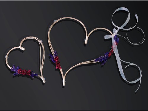 Rattan- Herz mit Blütenschmuck zur Deko für den Brautwagen von Hochzeit & Liebe