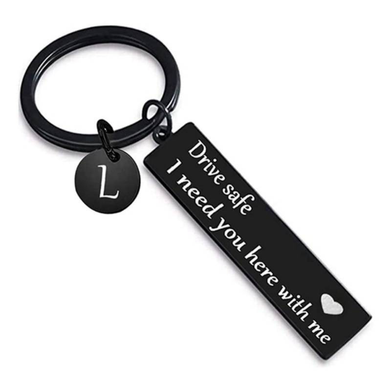 IKANOO Drive Safe Schlüsselanhänger mit 26 Buchstaben, Aufschrift Drive Safe I Need You Here With Me, Geschenk für Weihnachten und Geburtstag, Blackl, Large von IKANOO