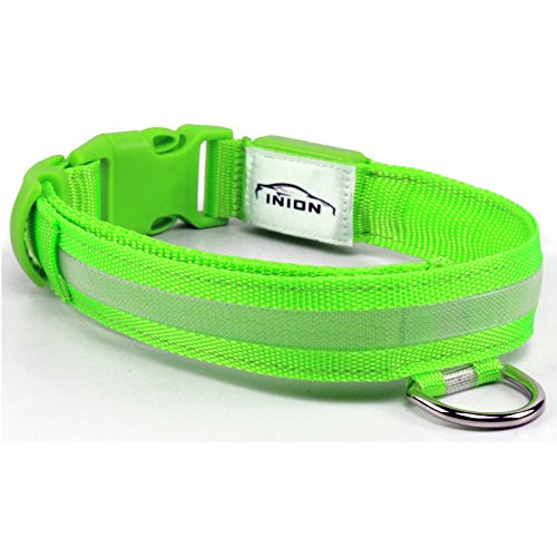 LED Halsband für Hunde in verschiedenen Farben und Größen - XS - S - M - L - Blau - Grün - Rosa - Schwarz - Orange - Rot - Wahlweise mit Anhänger │ Sicherheit für den Hund bei Nacht │ Verschiedene Leuchtmodi mit LED Technick │ Hundehalsband (Grün, [M] ca. 40 cm ± 5 cm verstellbar) von INION