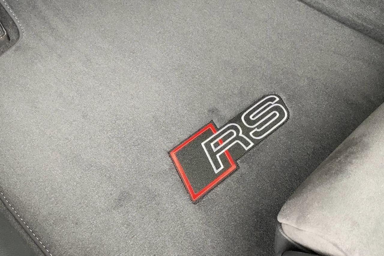Original Audi RS Velour Fußmatten VORN HINTEN FELSGRAU für Audi A6 C8 A7 4K RHD Original Audi RS Velour Fußmatten VORN HINTEN FELSGRAU für Audi A6 C8 A7 4K RHD von KUFATEC GmbH & Co. KG
