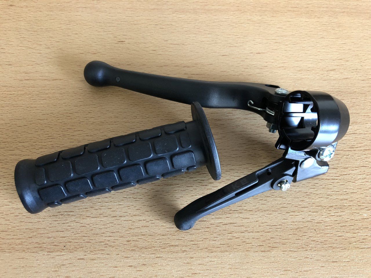 Griff Kupplungsgriff Bremsgriff links / mit Dekohebel für Automatik Mofa Griff Kupplungsgriff Bremsgriff links / mit Dekohebel für Automatik Mofa von Keine Angabe