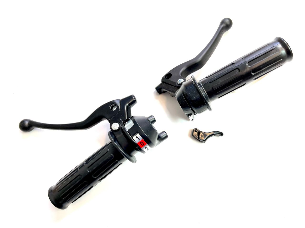 SET Import Gasgriff mit Chokehebel + Schaltgriff 2-Gang Längsrillenmuster SET Import Gasgriff mit Chokehebel + Schaltgriff 2-Gang Längsrillenmuster von Keine Angabe